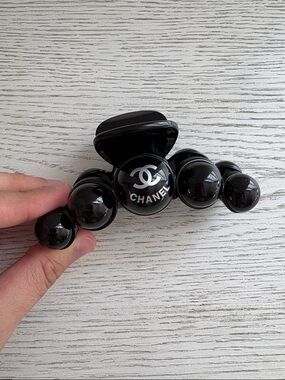 Black Glossy Logo Bubble Hair Clip